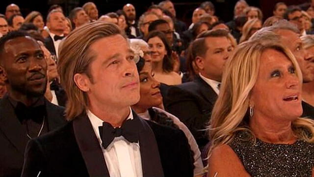 Brad Pitt y su manager en los Oscar 2020.