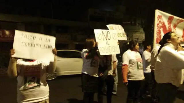 Candidato de Arequipa realizó plantón en rechazo a prostíbulos y clubes nocturnos [VIDEO]