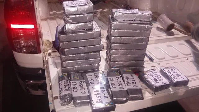 Cusco: Policía interviene sospechosos en carretera y les encuentran 53 paquetes de cocaína [FOTOS Y VIDEO]