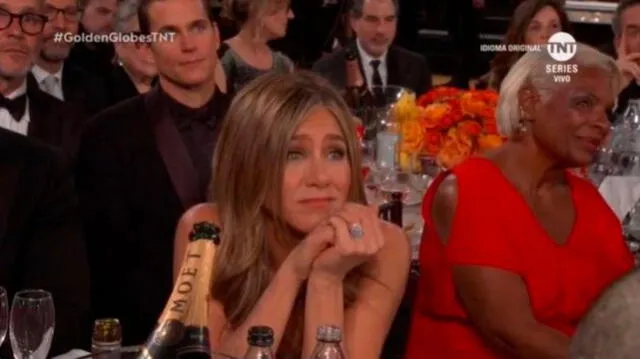 Jennifer Aniston emocionada por el discurso de Brad Pitt.
