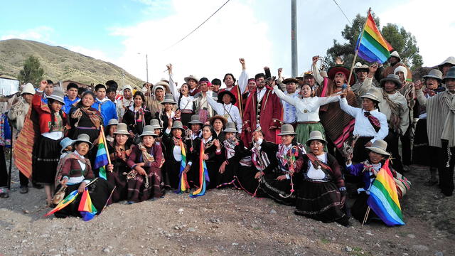 Elenco que escenificó el inicio de la revolución de Túpac Amaru.