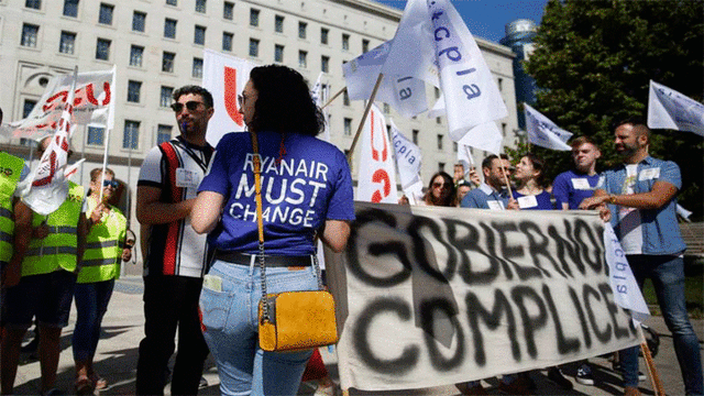 Concentración de trabajadores de Ryanair en la huelga de septiembre de 2019. Foto: David G. Folgueiras.