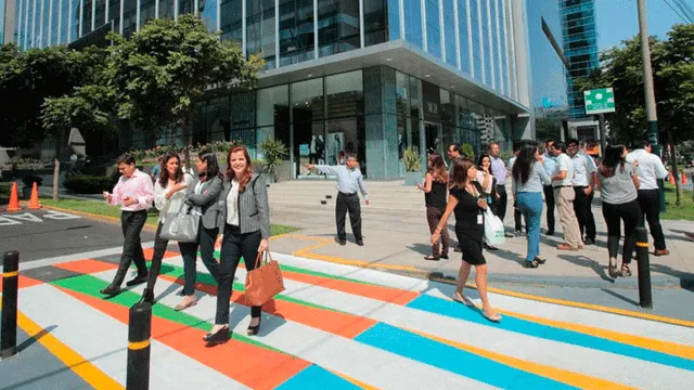 Municipalidad de Lima borra intervenciones artísticas en cruces peatonales 
