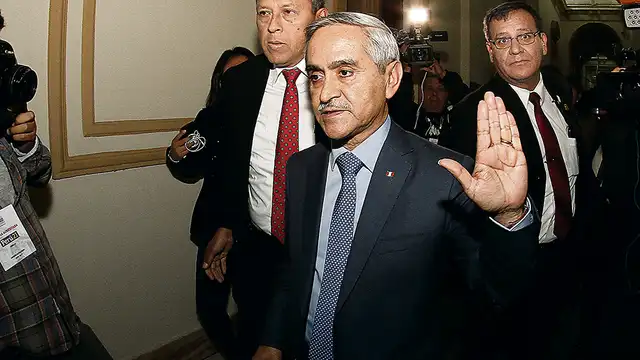Audio de diálogo con Hinostroza Pariachi obliga a la renuncia del ministro Heresi Audio de diálogo con Hinostroza Pariachi obliga a la renuncia del ministro Heresi