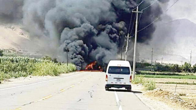 Choque provoca incendio de cisterna que dejó bloqueada Panamericana Sur por 4 horas 