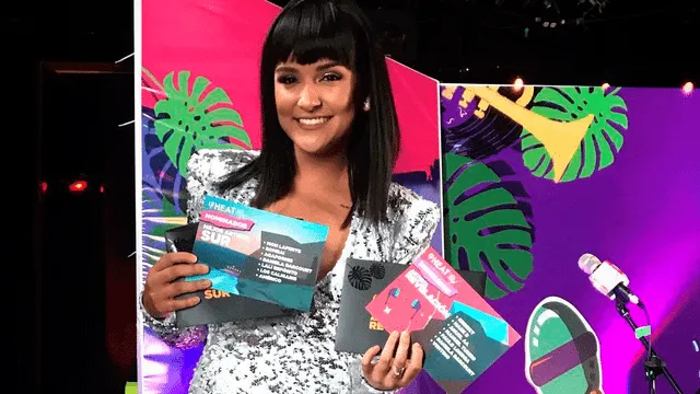 Daniela Darcourt seduce con sexy baile en pleno concierto [VIDEO]