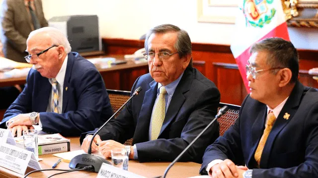 Ministro Carlos Morán asiste al Congreso tras denuncia de Alan García [VIDEO]