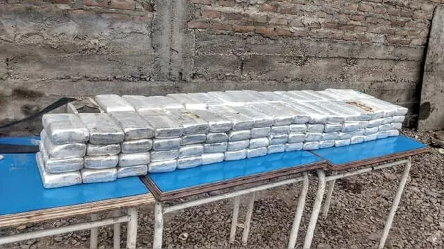 Ayacucho: Hallan 132 “ladrillos” de cocaína camuflados dentro de un camión 