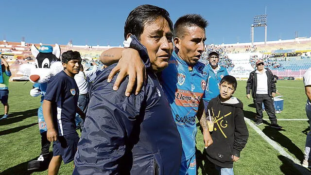 emoción. Directivos y jugadores emocionados con el triunfo. emoción. Directivos y jugadores emocionados con el triunfo.