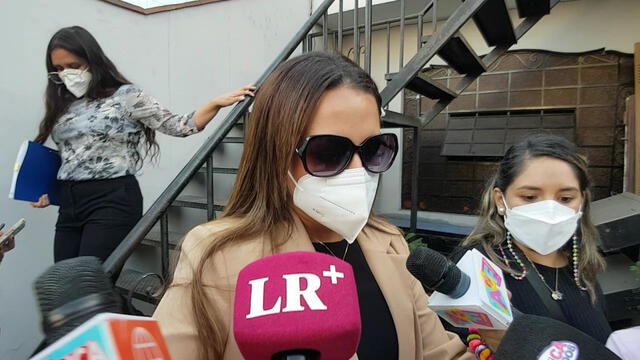 Flor Polo no rindió declaraciones a la prensa tras esperar a Néstor Villanueva. Foto: Grace Mora/URPI-LR
