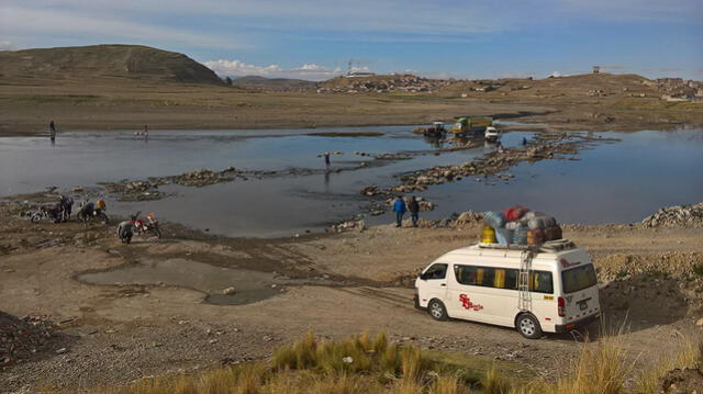 Aimaras toman puente que conecta Puno con Bolivia [FOTOS]