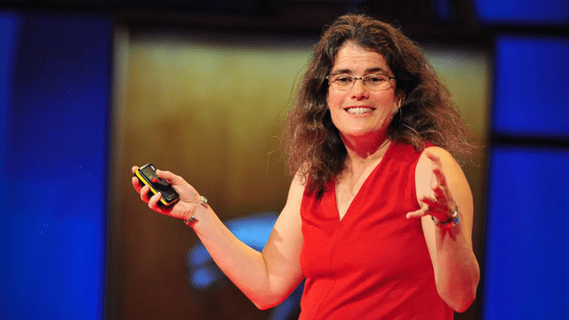 Andrea Ghez en una conferencia de TED: la búsqueda de un agujero negro supermasivo | Fotocaptura: TED