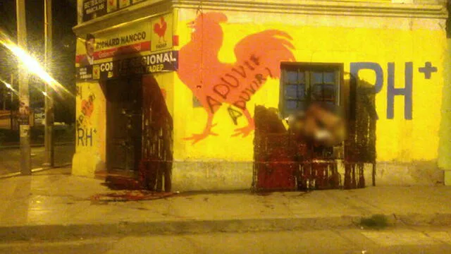 Dejan gallos muertos y manchan con sangre local de candidato en Puno [FOTOS]