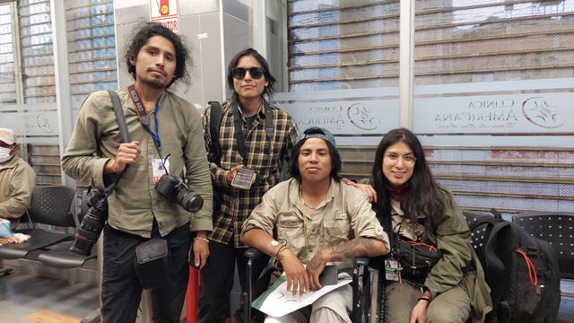 Puno. Aldair Mejía fue acompañado por sus colegas a clínica en Juliaca. Foto: Liubomir Fernández / URPI