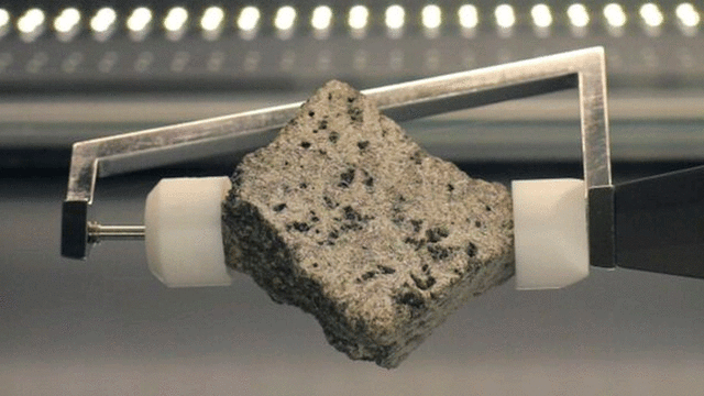 Las rocas lunares de las misiones Apolo fueron donadas a todos los países. Foto: AFP