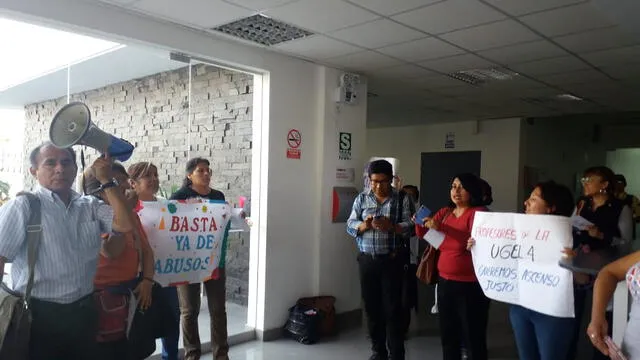 Docentes toman Dirección Regional de Lima Metropolitana por errores en su ascenso [VIDEO]