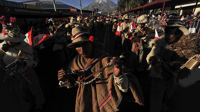 Con ritmo y fuerza saludan a Arequipa en el X Pasacalle Regional [FOTOS]