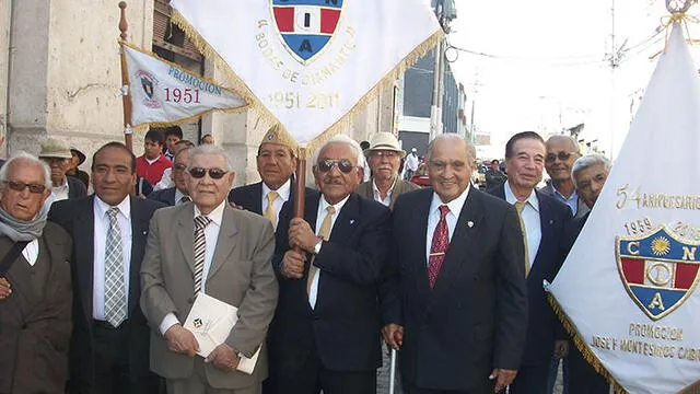 Promoción de 1951 del Colegio Independencia Americana de Arequipa.