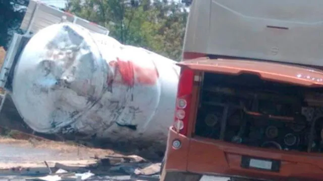Autobús de staff de Marco Antonio Solís impacta con camión cisterna de gasolina y deja un muerto [FOTOS]