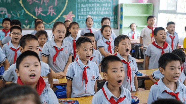 Los niños de Wuhan vuelven al colegio sin tener que usar mascarillas contra la COVID-19