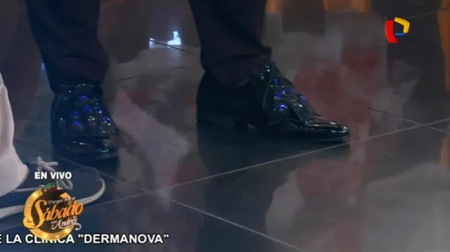 Andrés Hurtado enseña zapatos Dolce Gabbana