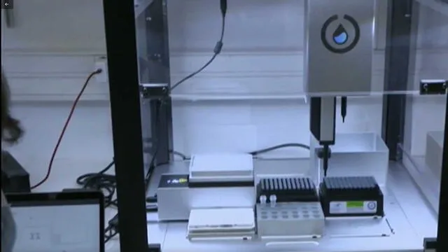 Los robots tienen la capacidad de realizar 1,2 millones de pruebas de coronavirus por mes. (Foto: RTVE)