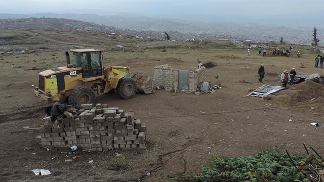 Arequipa: Desalojan a más de 100 familias invasoras en Mariano Melgar [FOTOS]