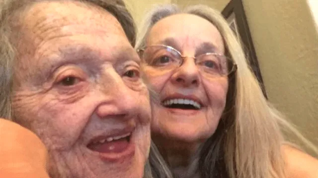 Madre se encuentra con su hija de 70 años que creía que estaba muerta