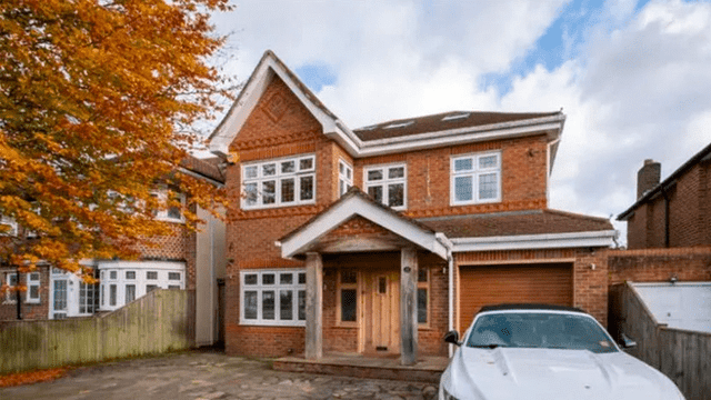 Casa con cientos de conectores de electricidad es puesta a la venta por millonaria cifra [FOTOS]