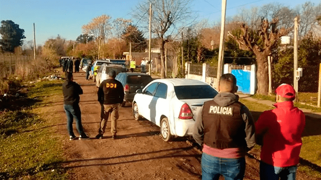 Doble feminicidio: estranguló a su novia y a la hija de 4 años mientras dormían en Argentina