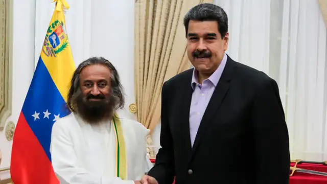 Ravi Shankar y Nicolás Maduro