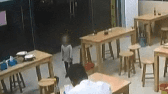 Padre 'empeñó' a su hija en un restaurante porque no pudo pagar la cuenta [VIDEO]