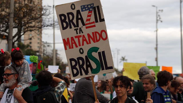 Protestas a favor de la Amazonía en Río de Janeiro, Brasil.