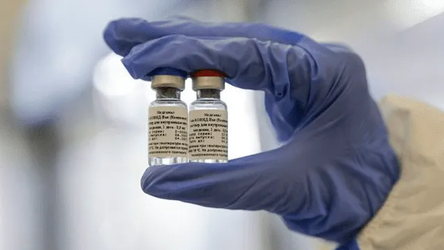 Potencial vacuna rusa generó respuesta inmune en todos los voluntarios, según estudio