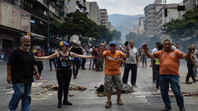 Cacerolazos, disparos y caos en las calles de Caracas tras apagón [FOTOS]