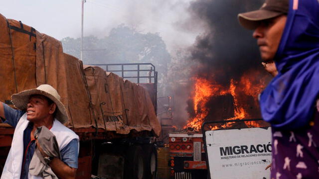 Crisis en Venezuela: Nicolás Maduro ordena quemar camiones de ayuda humanitaria [VIDEO y FOTOS]