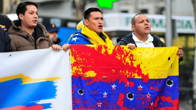 Decenas de venezolanos se manifiestan en Madrid contra el "régimen de Maduro"