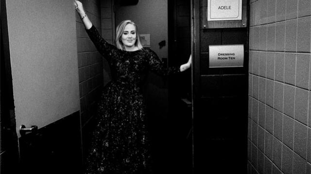 Adele muestra renovada figura en fotos navideñas. Foto: Instagram