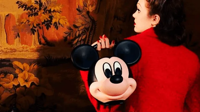 Gucci lanzó en el 2018 un bolso como homenaje al aniversario de Mickey Mouse. (Foto: Instagram)