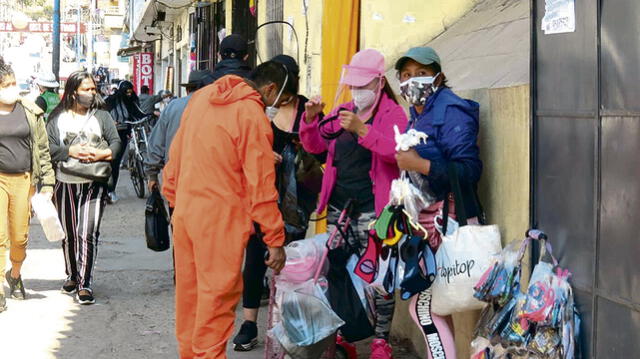 INFORMALIDAD. Quienes han perdido sus negocios o su empleo se han vuelto ambulantes