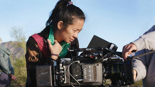 Chloé Zhao ganó el Oscar como mejor dirección por su película "Nomadland". Foto: La Nación