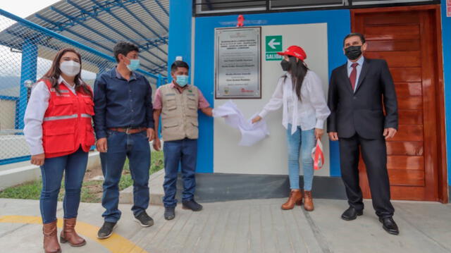 Amalia Moreno de la ARCC inauguró colegio en Cañaris