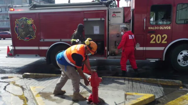 Equipo de Gestión del Riesgo de Desastres y de Serenazgo de la Municipalidad de Lima está apoyando las labores de los bomberos. Foto: MML