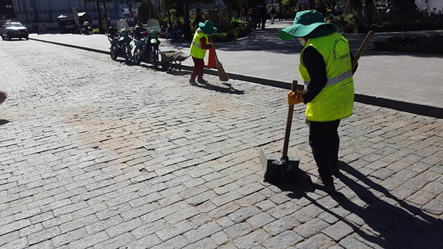 Trabajadores municipales obligados a limpiar basura de Corpus Christi [FOTOS]