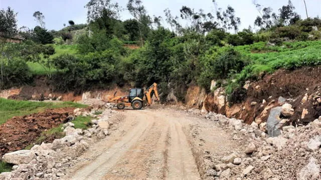 Reinician trabajos de camino vecinal entre Guineamayo y Chugur en el distrito de Anguía