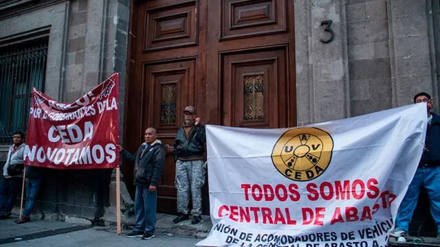 Comerciantes de Central de Abastos en México protestaron frente al Palacio de Gobierno. Foto: La Silla Rota.
