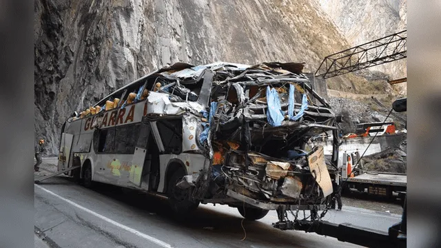 "No me dejen morir", implora sobreviviente del accidentado ómnibus de la empresa Gutarra