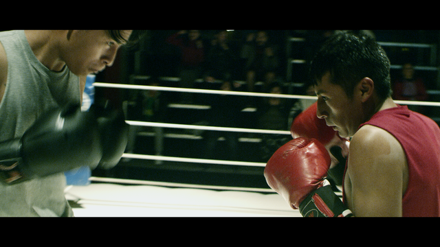 Max Huiza en pleno combate en uno de los fotogramas de la película. Foto: captura “Peso gallo“