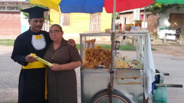 Vendedor de canchita celebra sueño cumplido al graduarse de la universidad a los 52 años