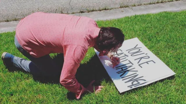 Keanu Reeves sorprende a fanática con un tierno mensaje en su jardín [FOTOS]